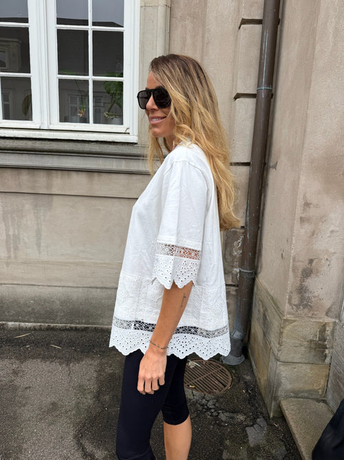 Liva Lace T-Shirt – White