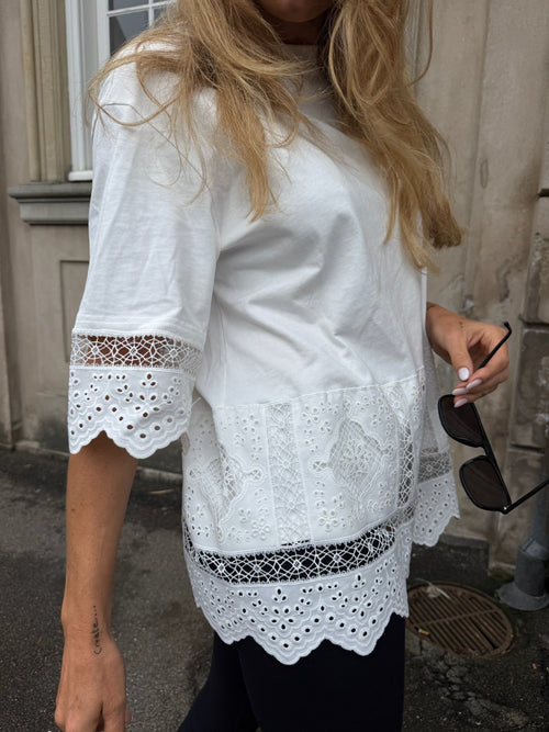Liva Lace T-Shirt – White