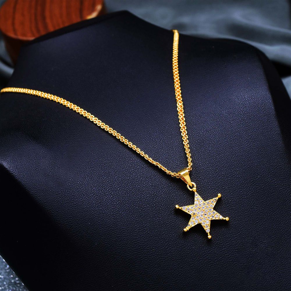 Della Gold Chain Necklace